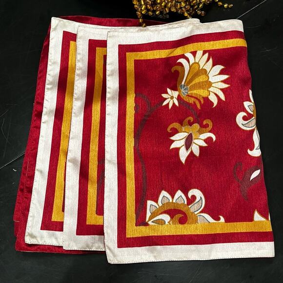 NEW Z Gallerie Silk Blend Floral Rectangular Placemats 20”x14” Set 4 Cranberry - Picture 4 of 16